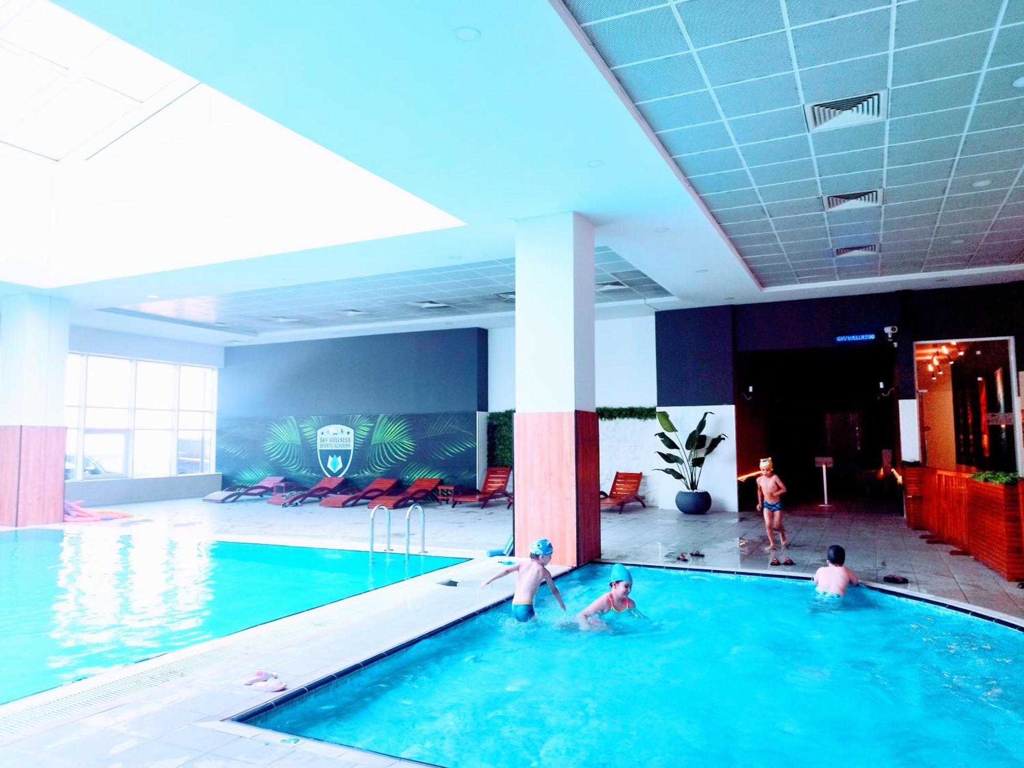 Skopje Sky City: High-Rise Apartments with Pool & Spa Access Exterior photo